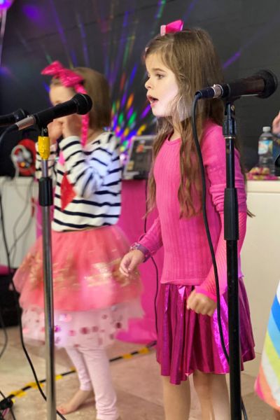 Barbie Party singing