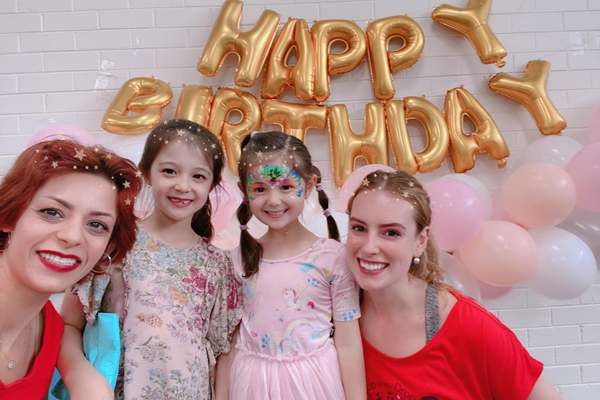 Pink birthday girls and entertainers Pink birthday girls and entertainers