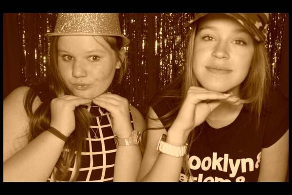 Sepia Photobooth girls Sepia Photobooth girls